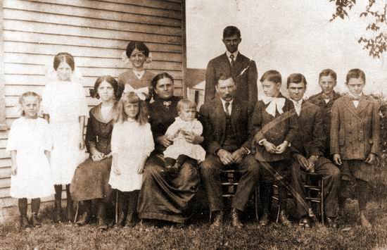 Antoine Bissonnette Family - 1913